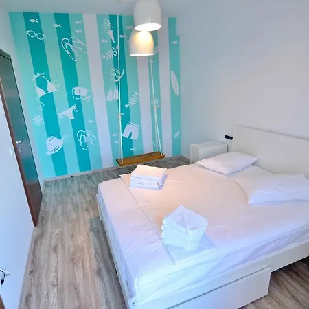 Summerland Happy Blue Apartment
