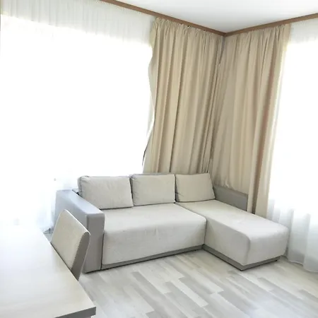 Summerland Happy Blue Mamaia